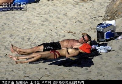 中国明星被老外玩图片:外国人插图(点击浏览下一张趣图)