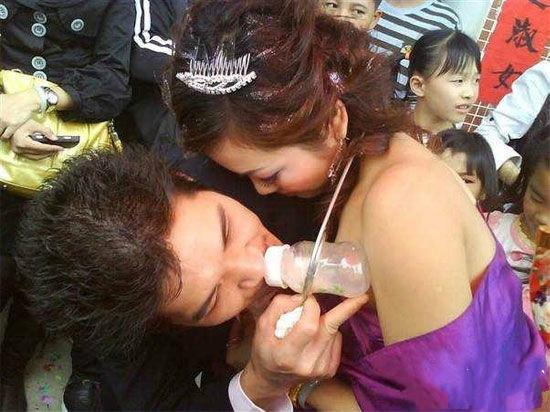 洞房妈妈指导表妹观摩:妈妈洞房之夜,爸爸你的真大(4)(点击浏览下一张趣图)