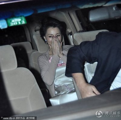 董卿无耻的照片:董卿和刘谦睡觉图(点击浏览下一张趣图)