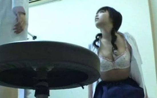 毛子女兵是这样玩枪:毛子女兵脱了(7)(点击浏览下一张趣图)