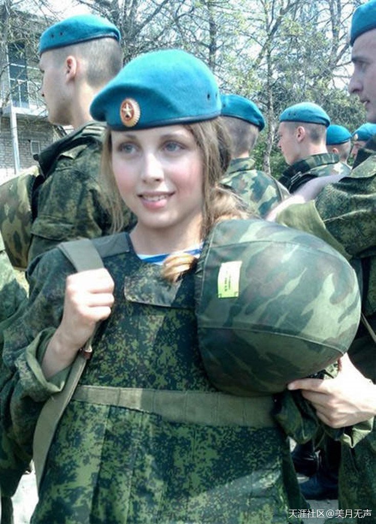 毛子女兵风流图片:毛子女兵脱精观(7)(点击浏览下一张趣图)