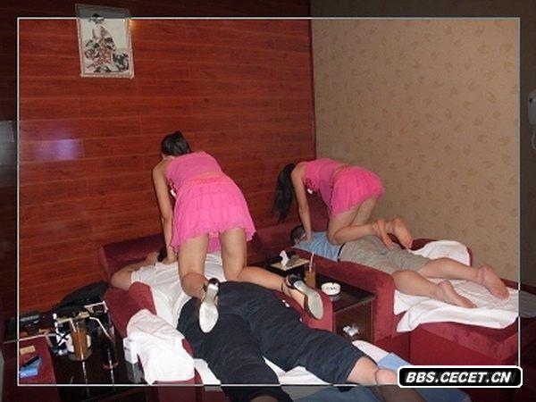 女人给大老板洗脚:伺候菲主洗脚视频(8)(点击浏览下一张趣图)