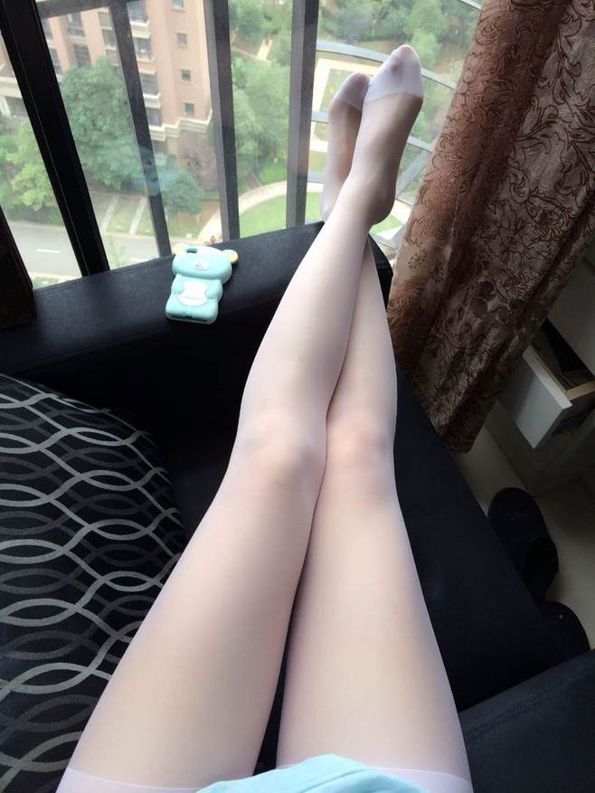 超细美腿白色丝袜,不只是诱惑(点击浏览下一张趣图)