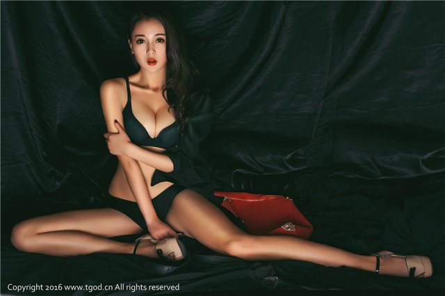 嫩模赵小米kitty黑色全套写真(点击浏览下一张趣图)