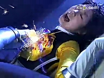 挠古代女战士脚板图片:白靴女战士爆靴图片(4)(点击浏览下一张趣图)