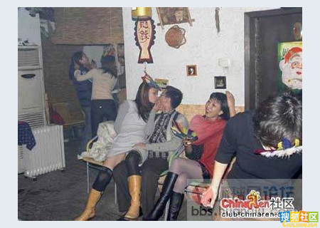 苏州啪啪俱乐部:愉快的交换(点击浏览下一张趣图)
