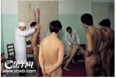 参军体检过程图片:男兵体检图片全过程(6)(点击浏览下一张趣图)
