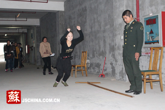 征兵体检大曝光视频:女兵体检项目有哪些(点击浏览下一张趣图)
