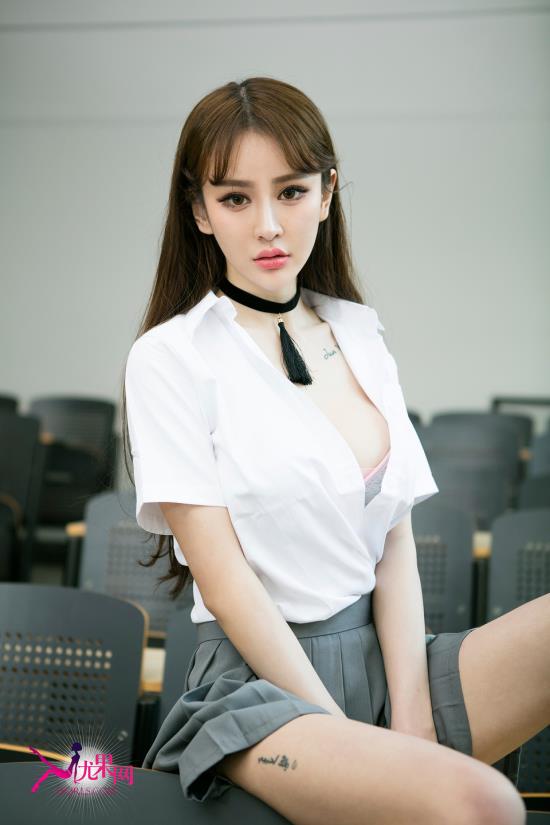 青色艺术中心综合网在线美女图片(4)(点击浏览下一张趣图)