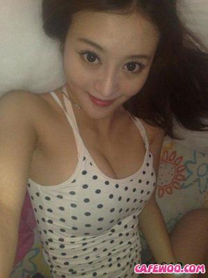 00后秀胸吧慕璇璇照片:14女生的胸部照片(点击浏览下一张趣图)