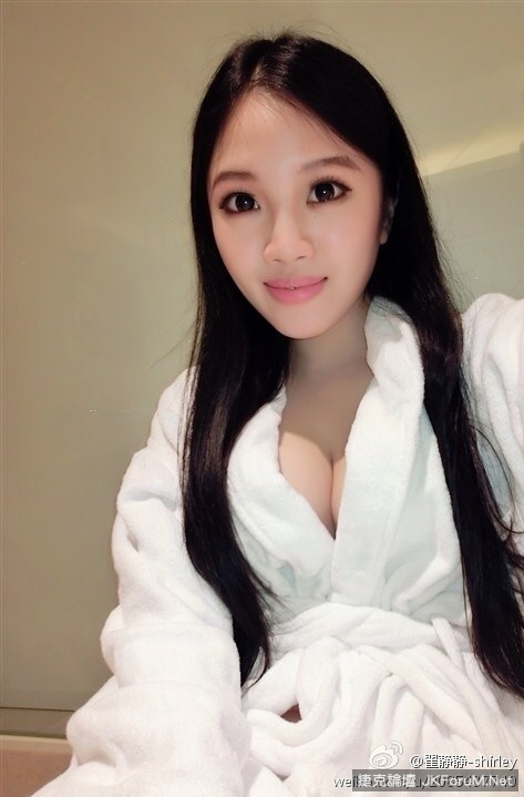 00后秀胸吧慕璇璇照片:14女生的胸部照片(8)(点击浏览下一张趣图)