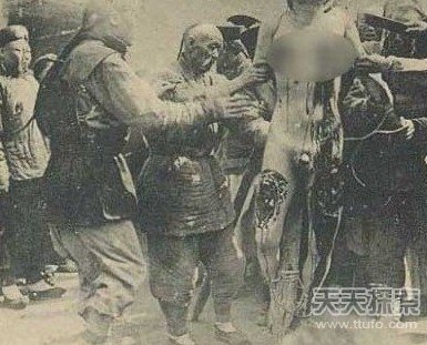 古希腊的男性酷刑:对女人研发的酷刑(7)(点击浏览下一张趣图)
