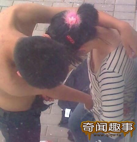 野地里嫖娼照片:野地里的偷欢(点击浏览下一张趣图)
