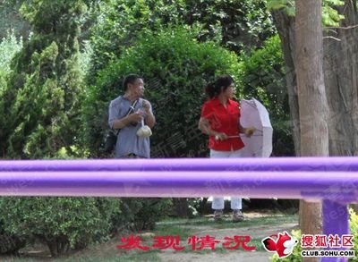 大妈公园招嫖图片:公园里的不堪一幕(7)(点击浏览下一张趣图)
