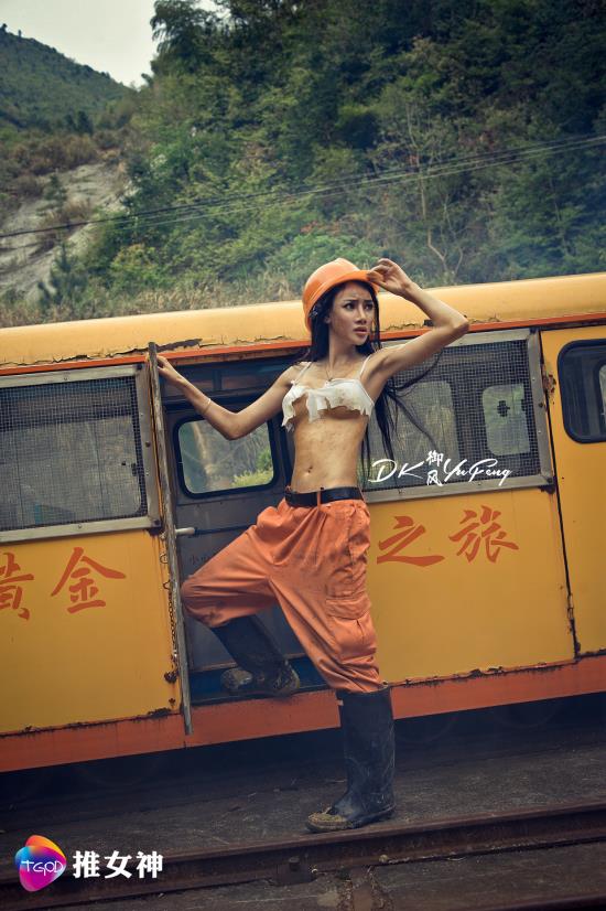 黄网站网址能进的综合美女图片(4)(点击浏览下一张趣图)