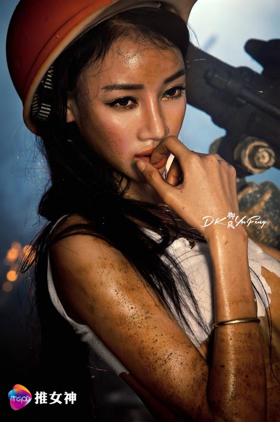 老色哥成人网综合美女图片(2)(点击浏览下一张趣图)