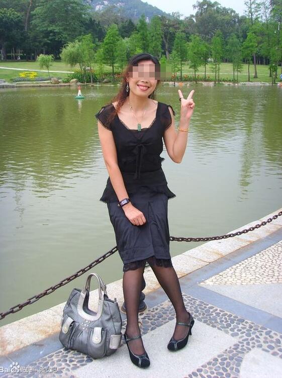 短发气质眼镜妹图片:眼镜阿姨(7)(点击浏览下一张趣图)