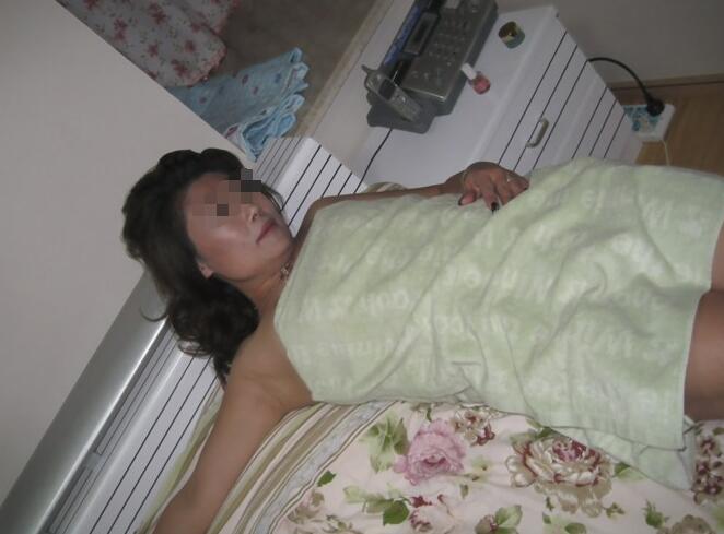 熟丝徐娘的微博照片:大连熟丝贵妇(8)(点击浏览下一张趣图)