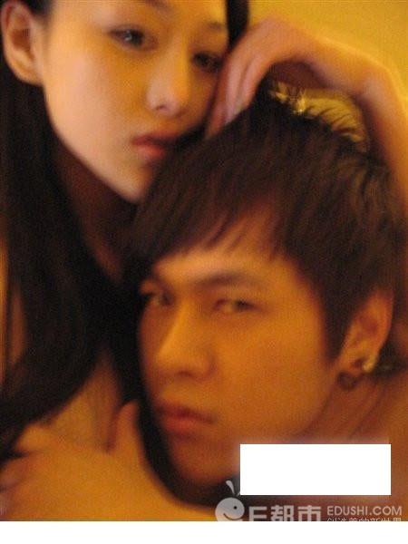 张馨予跪地吃香蕉图片:张馨予开的照片(4)(点击浏览下一张趣图)