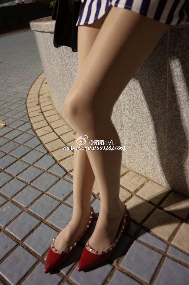 熟丝女微博图片:丝丝动态微博图(5)(点击浏览下一张趣图)