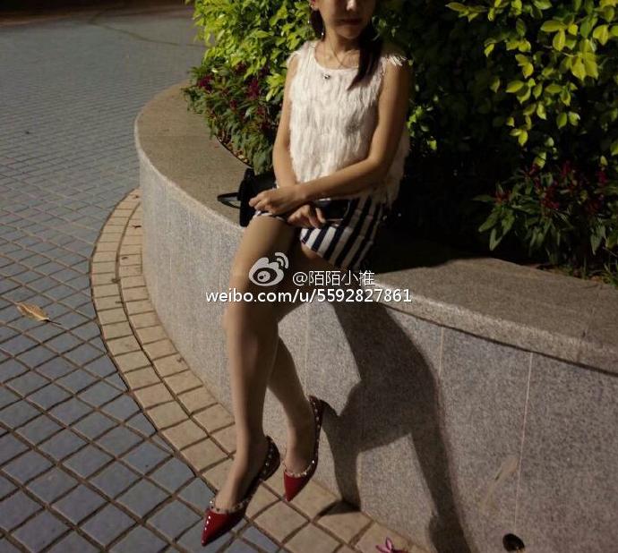 熟丝女微博图片:丝丝动态微博图(6)(点击浏览下一张趣图)