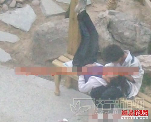 初中学生偷吃禁果视频:中学生谈恋爱图片(点击浏览下一张趣图)