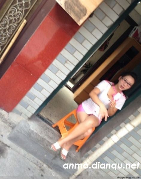 北草巷站街女图片:武汉十元休闲(4)(点击浏览下一张趣图)