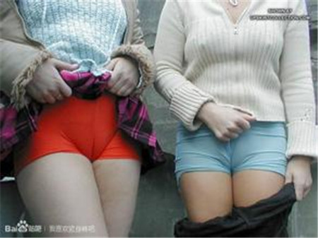 女性的骆驼峰图:明星女人骆驼趾图(点击浏览下一张趣图)