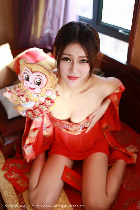 到处摸美女的秘密:看女人的光胸(4)(点击浏览下一张趣图)
