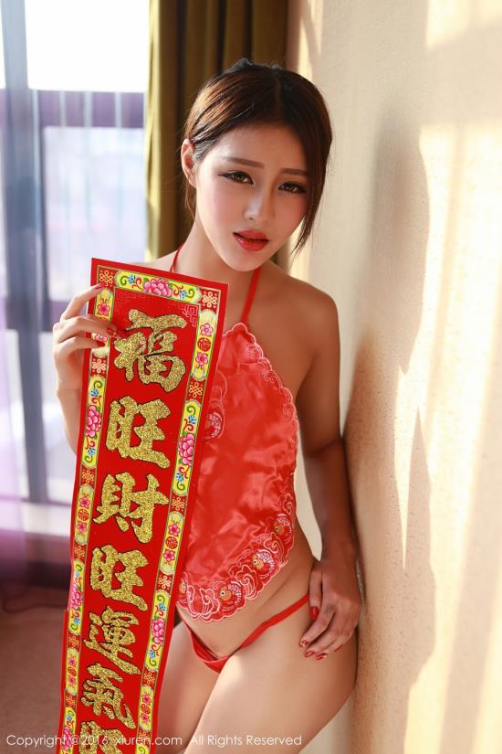 美女养狗为了这事:美女养狗的秘密(点击浏览下一张趣图)