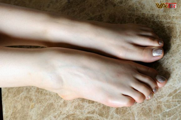 偷同事的鞋子打胶:进家偷高跟鞋(点击浏览下一张趣图)