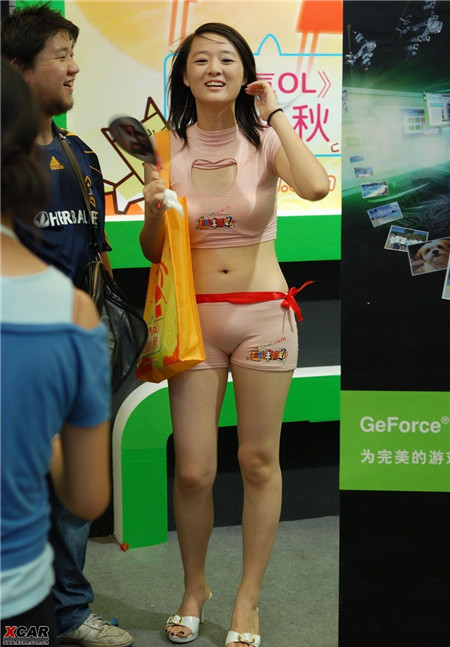 胶衣美女双人柔术视频:小女孩骆驼址(3)(点击浏览下一张趣图)