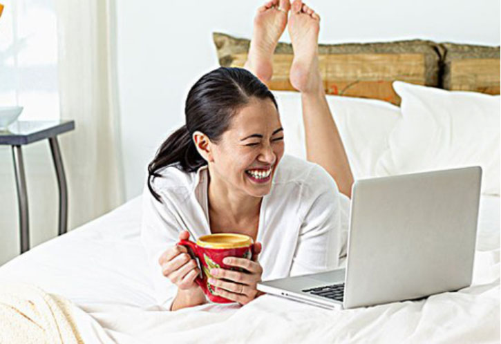 睡前使用电脑危害大,女性同胞们注意了(点击浏览下一张趣图)