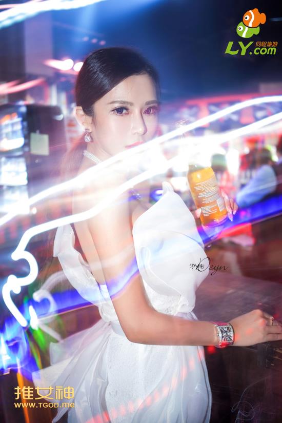 华同社区综合美女图片(3)(点击浏览下一张趣图)