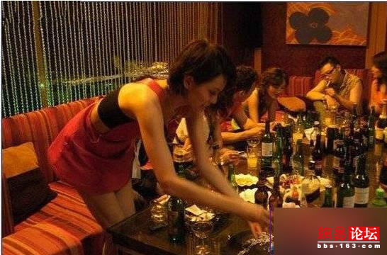 ktv里尽是些龌龊狗男女:陪酒女的龌龊图片(2)(点击浏览下一张趣图)
