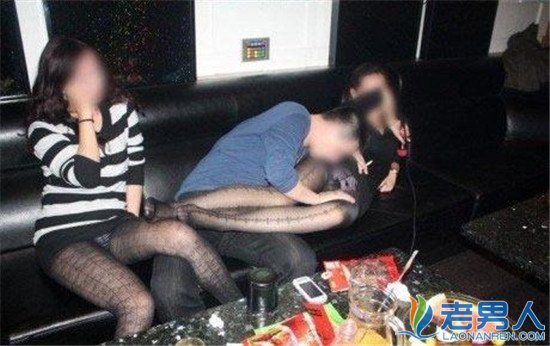 东莞ktv陪酒小姐龌龊图:夜店男女交易龌龊图片(3)(点击浏览下一张趣图)