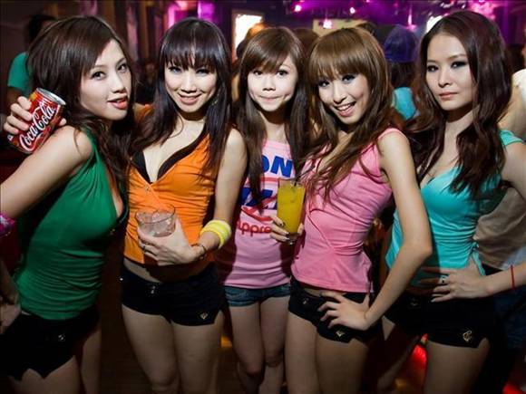 ktv陪唱小姐玩法那些陪唱女的夜生活图片(点击浏览下一张趣图)