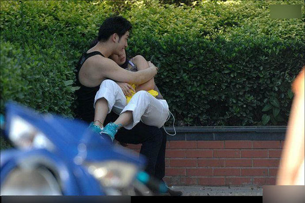 六旬老汉偷吃禁果图六旬老汉娶儿19岁女友(4)(点击浏览下一张趣图)
