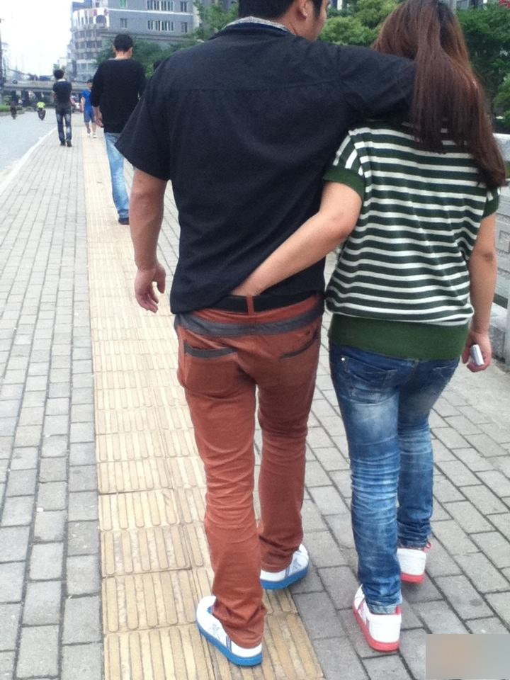 六旬老汉偷吃禁果图六旬老汉娶儿19岁女友(5)(点击浏览下一张趣图)