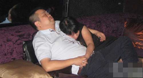 四川威远官员不雅照官员全部不雅视频(5)(点击浏览下一张趣图)