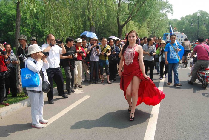 俄罗斯美女的胸部毛毛毛毛图片大全(3)(点击浏览下一张趣图)