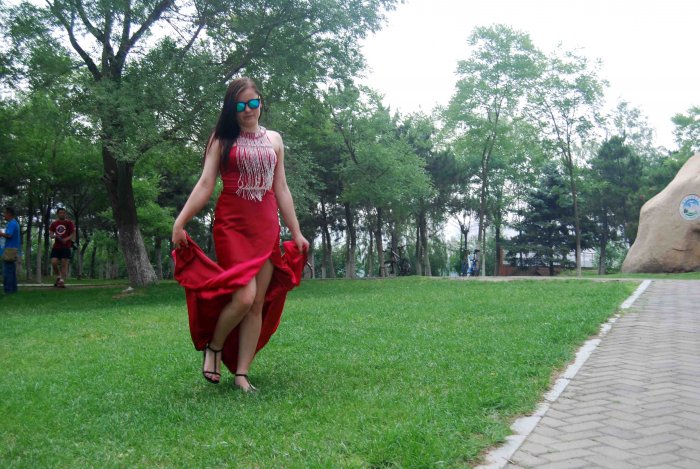 俄罗斯美女的胸部毛毛毛毛图片大全(5)(点击浏览下一张趣图)