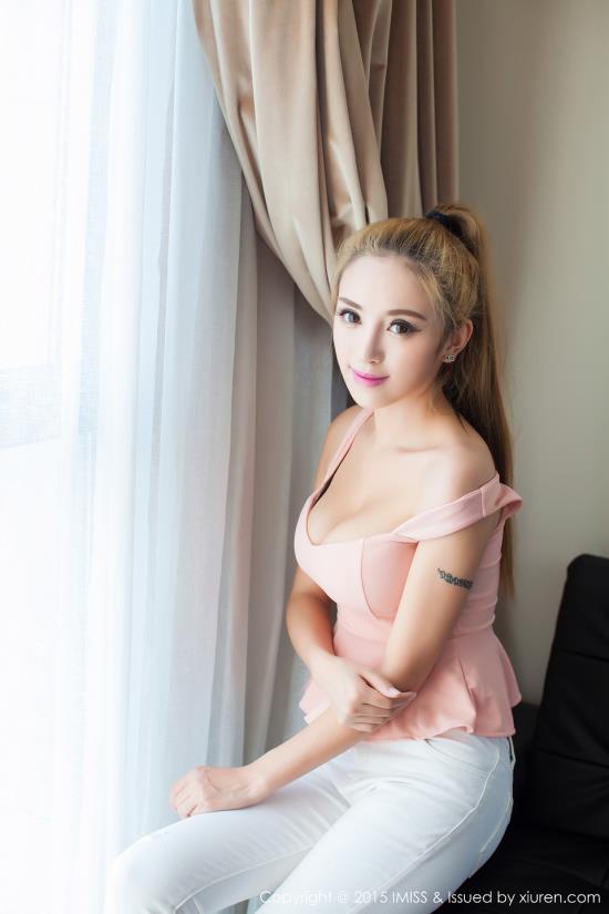 运动鞋白袜子女生偷女生运动鞋打胶水(2)(点击浏览下一张趣图)
