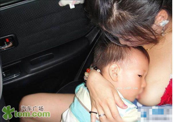 美女妈妈喂奶全过程喂奶姐(4)(点击浏览下一张趣图)