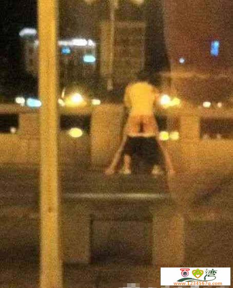 电影院活春官56视频小树林看见她被(3)(点击浏览下一张趣图)