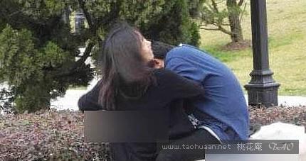 公园情侣亲热吃摸全集公园里的龌龊男女(2)(点击浏览下一张趣图)