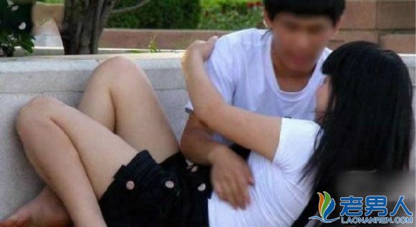 旁若无人的情侣亲热情侣楼道亲热视频(点击浏览下一张趣图)