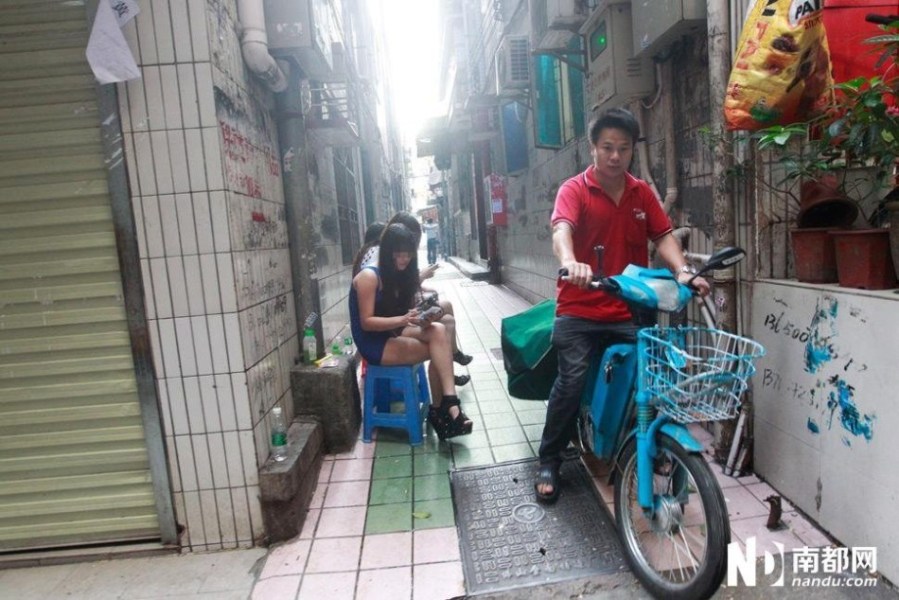 站街女快餐图片深圳站街女子招嫖图片(点击浏览下一张趣图)