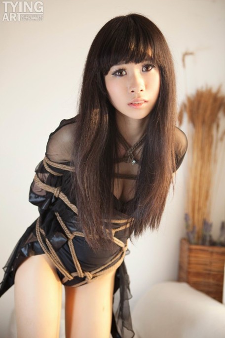 13岁男孩绑女友图片反绑着操(3)(点击浏览下一张趣图)