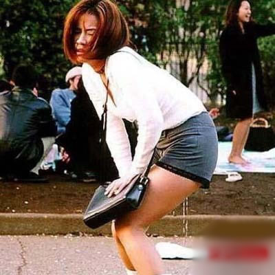 大姨吗月经期图片美女月经弄脏裤子(4)(点击浏览下一张趣图)